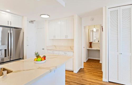 Stunning 1BR Ocean View Condo at Ilikai Marina - Foto 40