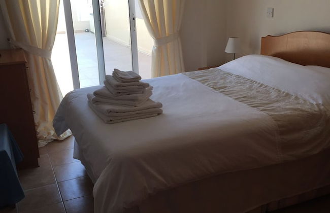 2 Bed Flat - Sleeps 4 - Pool - Parking - Wifi - Foto 3