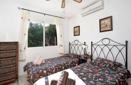 Breathtaking Seaside Villa with Heated Saltwater Pool & Panoramic Terraces - Foto 15