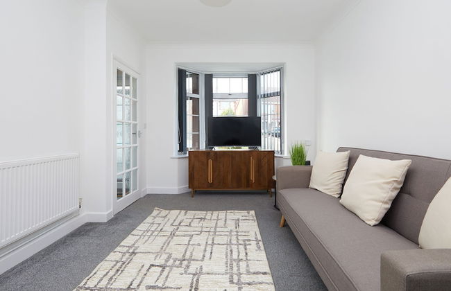 2 Bed Derby House- Parking - Rolls Royce - Foto 12