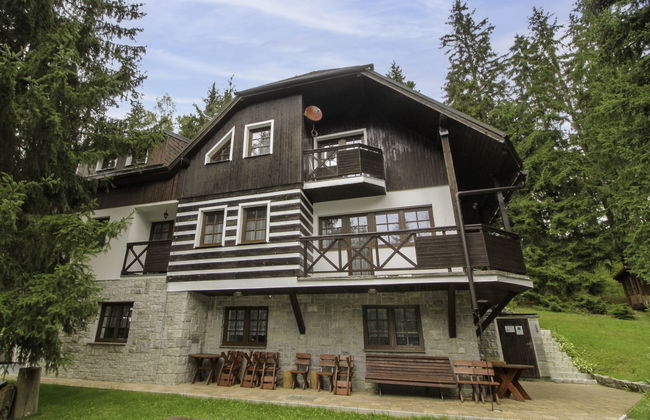8 bedroom House in Harrachov with garden - Photo 1