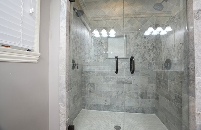 Incredible Estate 5 Bedrooms 3 Bathroom W/resort Style Rock Pool & Jacuzzi - Photo 29