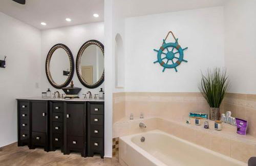 House With A BoatYour Private Waterfront Resort - Foto 19