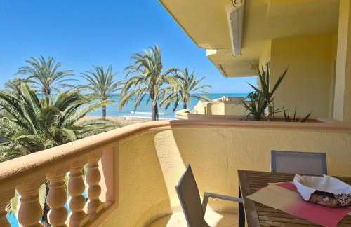 Estupendo apartamento en primera línea de playa y con vistas al mar - Foto 4