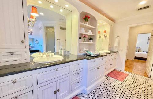 New Charming Spacious Disneyland Pool Home - Photo 56