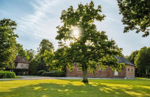 GUT KLETKAMP "Storchennest" - Ferienwohnung im Schlossturm mit 3 Schlafzimmern I Panorama-Turmzimmer mit Naturblick I Gemeinschaftsgarten I 15 Min zur Ostsee I Küche I Parkplatz I WLAN - Foto 29