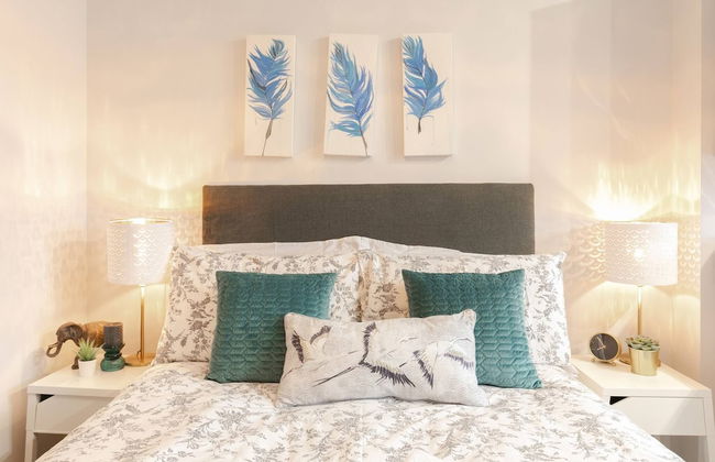 Room in Apartment - 12 Helena Luxury Serviced Apartment - Photo 5