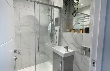 THE PALMS Lux living Condo B'mouth Town Centre & Beach - Photo 7