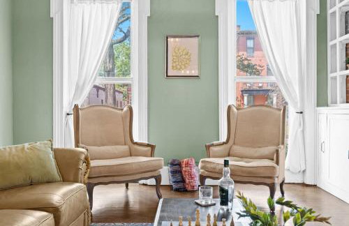 Elegant Manor w Private Yard & Modern Amenities - Foto 18