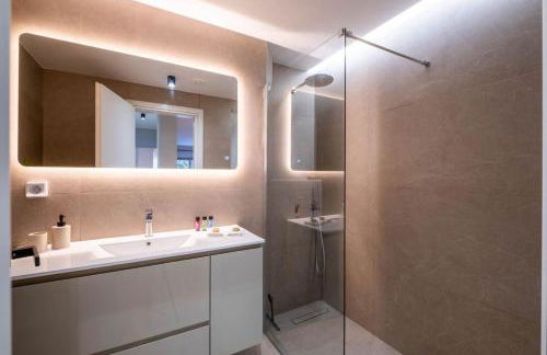 Stylish 2BR with Balcony, Northern Suburbs - Foto 19