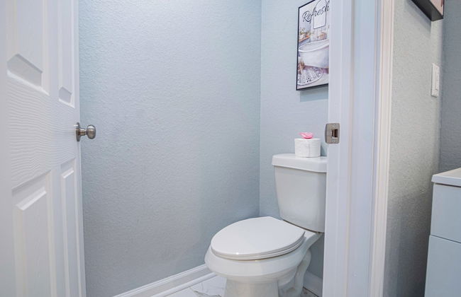 Spacious Delightful 4 BR/ 3 BA Close to Downtown - Foto 31