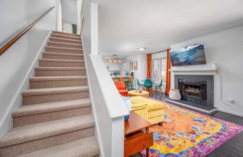 Color Pop Cottage Stylish 2BR with 2 Parking Spots - Foto 28