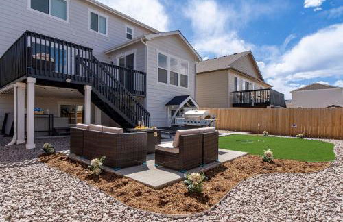 Stylish Luxury Suite: Hot Tub, Mini Golf, MT-Views - Apartment - Foto 7