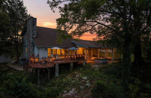 Relaxing Lakefront Retreat w/ Hot Tub & Dock - Foto 68