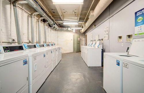 Waterfront Cleveland Apt about 1 Mi to Downtown - Foto 23