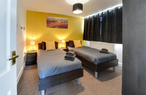 3 BR Home l Free Parking l 5 Guests l Garden l Long Stays l - Foto 4