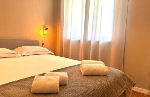 Renovado com AC, 2 WC completos, terraço e garagem - Foto 5