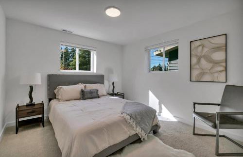 Stylish Bellevue Retreat - Photo 22