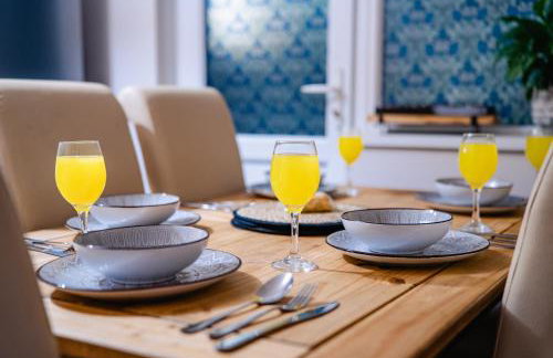 4BR 2Bath Home -Hot Tub, Free Parking & Games Room - Foto 42