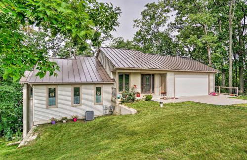 Grand Rapids Area Lakefront House with Dock - Foto 3