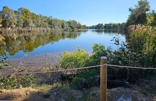 Traditional Stone House - 8min Drive to Sandy Beach - Foto 25