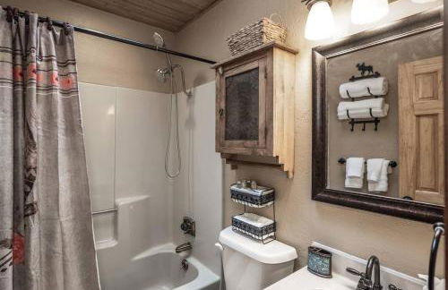 Horsin Around-cabin With A Peaceful Covered Deck - Foto 37