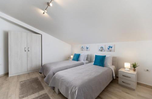 Modern Villa San Martino Heated Pool, Jacuzzi & Privacy - Foto 19