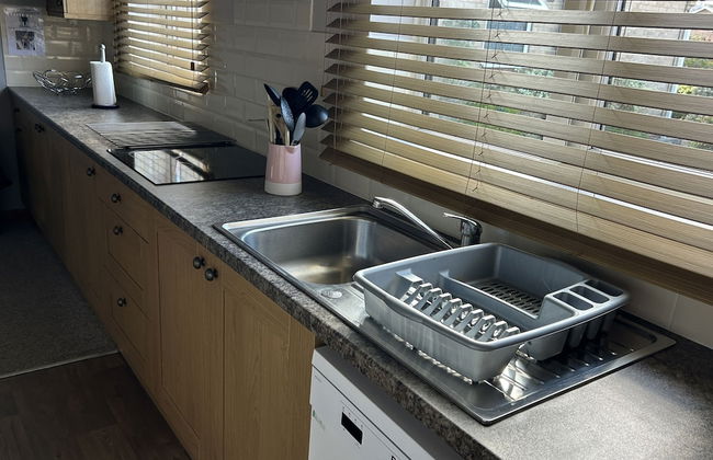 Spacious Detached Bungalow With Ample Parking - Foto 39