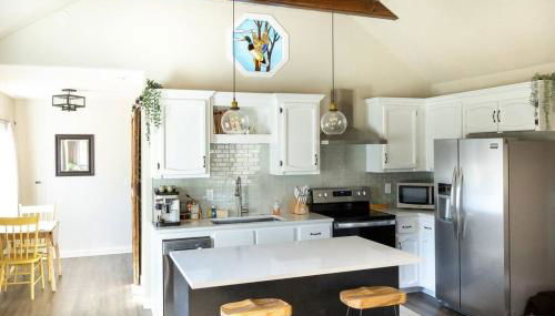 Waddle on Inn- Hot Tub, Pet Friendly, Fully Fenced, 5 Blocks to Beach! - Foto 4, dishwasher, pet friendly, minibar