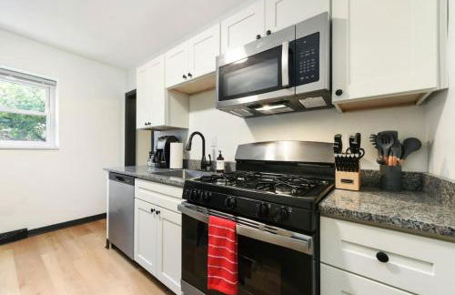 HostWise Stays - Pet Friendly Butler St Apt, Ground Floor with Private Entrance - Foto 5