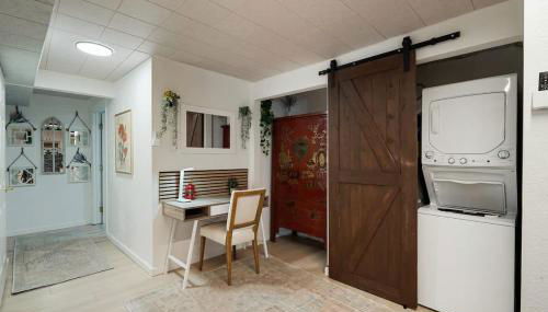 Beach Block 2-Bed with Coastal Palm Trees and Yard - Photo 4