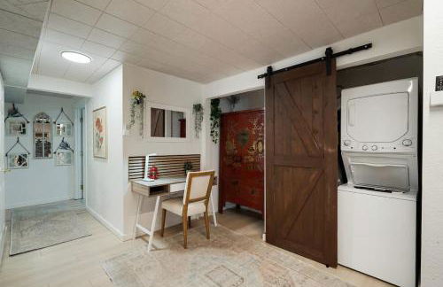 Beach Block 2-Bed with Coastal Palm Trees and Yard - Photo 4