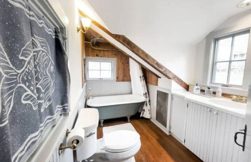 Historic Estate - 5 min to Mohawk Mt Ski Resort - Foto 26