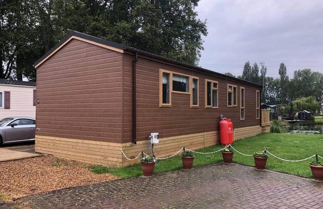 Beautiful and Tranquil Lakeside Lodge - Sleeps 5 - Foto 39