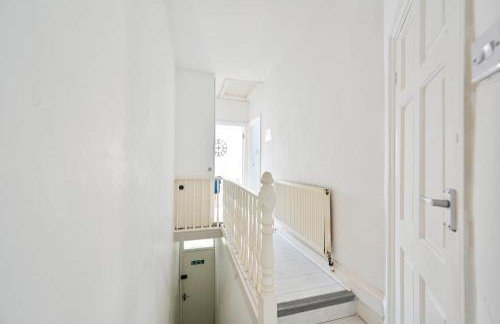 2-Bed, Sleeps 8 in Leyton E10, Near Stratford - Foto 18