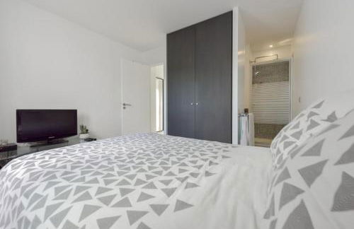 Contemporary Villa with Pool & Jacuzzi - Foto 21