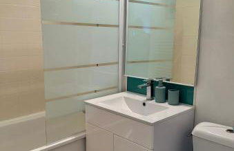 Appartement deux pièces élégant avec Vue sur Parc - Plage & Centre-Ville à Pied - Photo 10