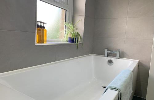 Cosy Central Buxton Terraced House - Photo 3