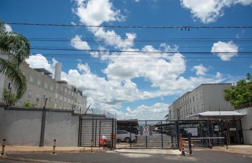 Apto com Piscina, Garagem e Ar Cond no Jardim Zara - Foto 34