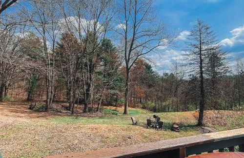 Edgewater Escape, Hocking Hills, Hot Tub, Pond - Photo 3