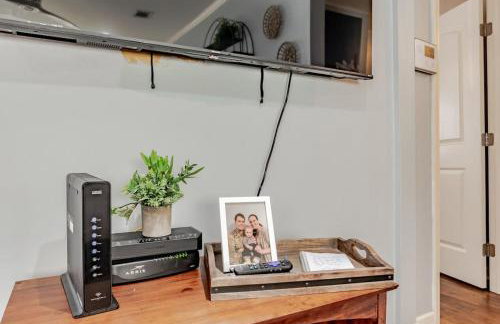 Sunny Midtown Cottage- Midtown Mobile - Photo 20