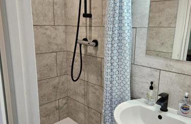 A-N-G Apartments - Parking EV 22kW by the Beach, Canoe Lake & South Parade Pier - Foto 42