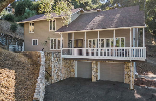 Hidden Oaks Farmhouse by Avantstay Hot Tub, Deck - Foto 46