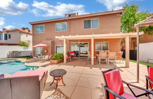 Spacious 6-bedroom house in Las Vegas - Photo 1