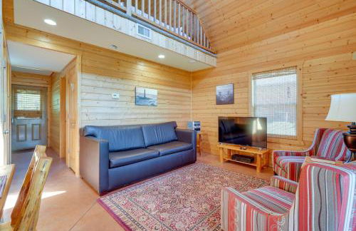 Cozy Columbia Cabin with Shared Lake Dock! - Foto 4