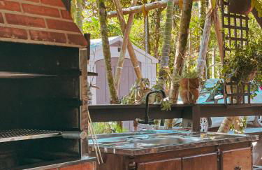 Sítio com piscina, churrasqueira, lareira, fogão à lenha, mesa de sinuca e vista para as montanhas - Foto 12