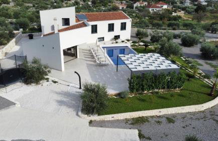 Luxury Villa Dolac near Split, airport, complete privacy, infinity heated pool - Photo 3