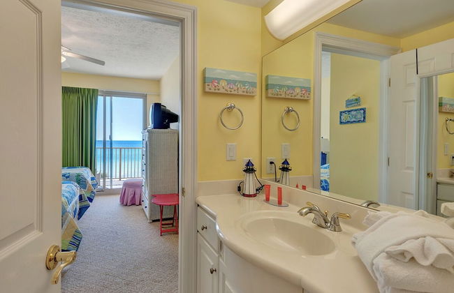 Oceanfront Condo with Spacious Balcony - Unit 0306 by RedAwning - Foto 16