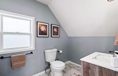 Hot Tub N64 Mins to Downtown Sleeps 8 - Foto 23