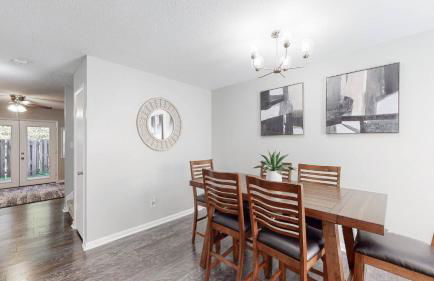 stylish townhome, sleeps 8, pet friendly - Foto 1